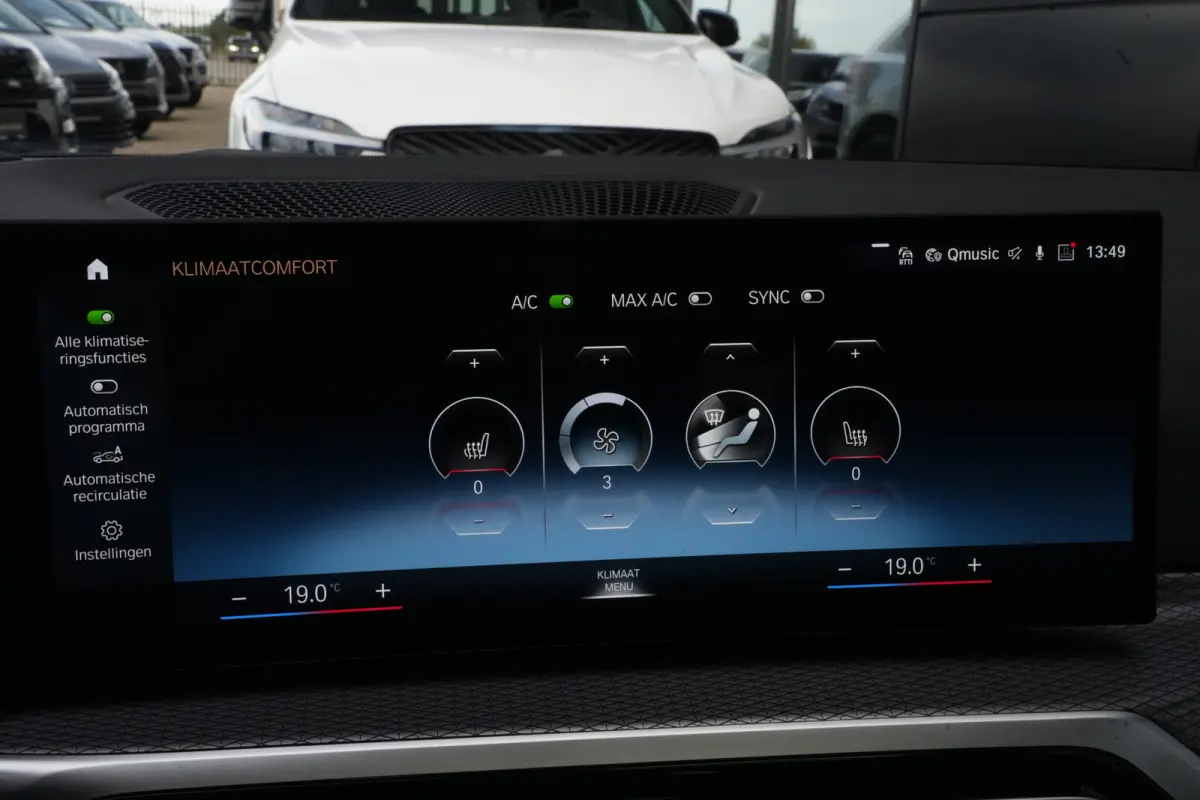 320e | 204 PK | M Sportpakket | Panoramadak | Head-up display | Achteruitrijcamera | BMW 3 Serie Touring 320e M Sport met 2.0 viercilinder benzinemotor en plug-in hybride aandrijving, voorzi