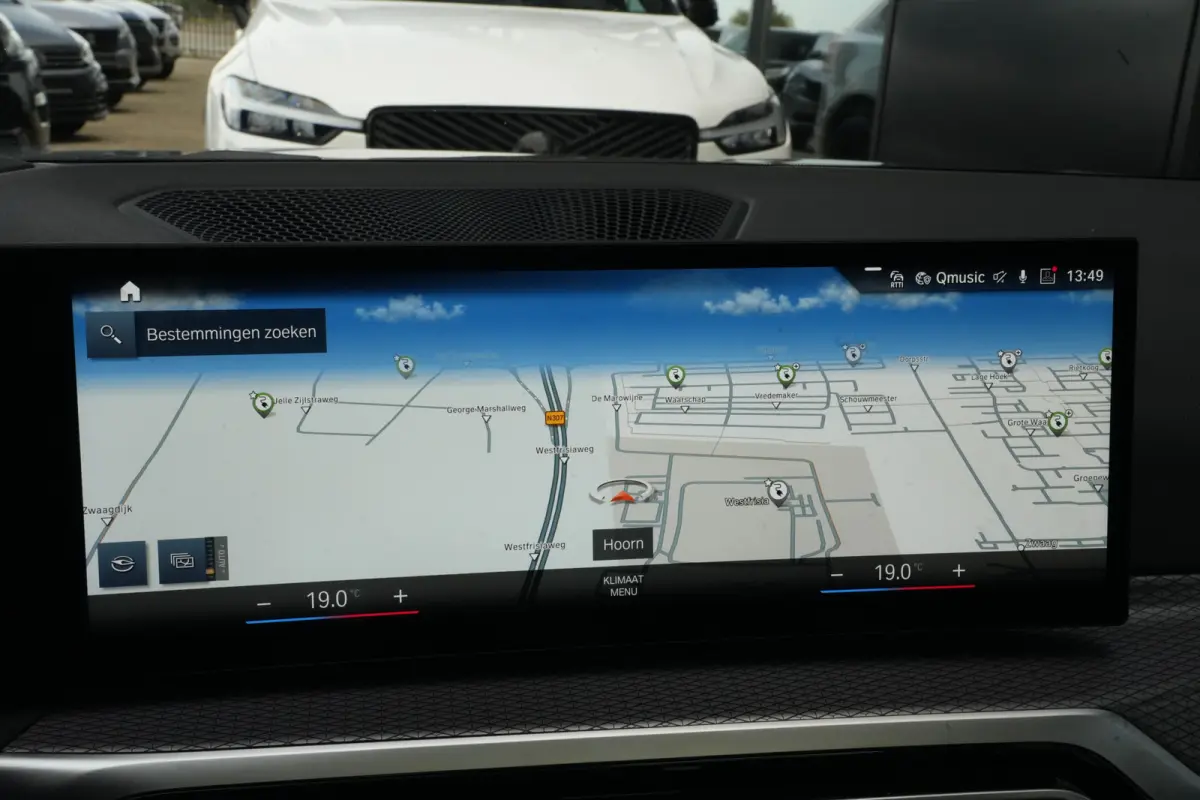 320e | 204 PK | M Sportpakket | Panoramadak | Head-up display | Achteruitrijcamera | BMW 3 Serie Touring 320e M Sport met 2.0 viercilinder benzinemotor en plug-in hybride aandrijving, voorzi