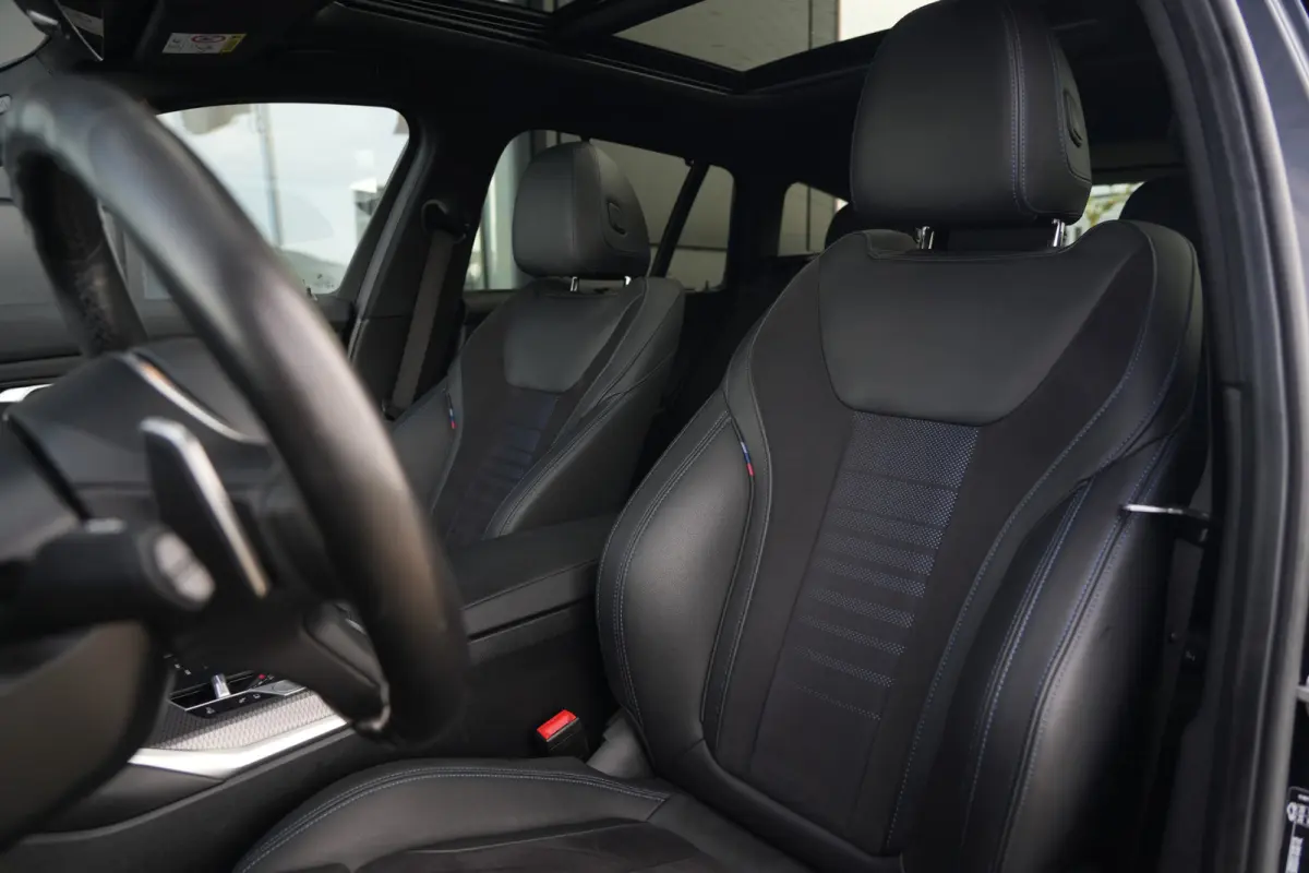 320e | 204 PK | M Sportpakket | Panoramadak | Head-up display | Achteruitrijcamera | BMW 3 Serie Touring 320e M Sport met 2.0 viercilinder benzinemotor en plug-in hybride aandrijving, voorzi