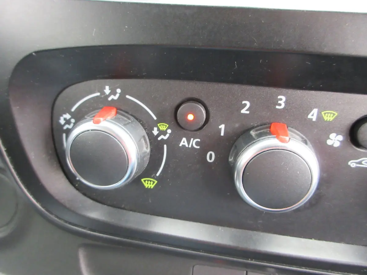 2.0 dCi 120pk T29 L2 DC, Dubbel Cabine, Euro 6, Airco, Camera