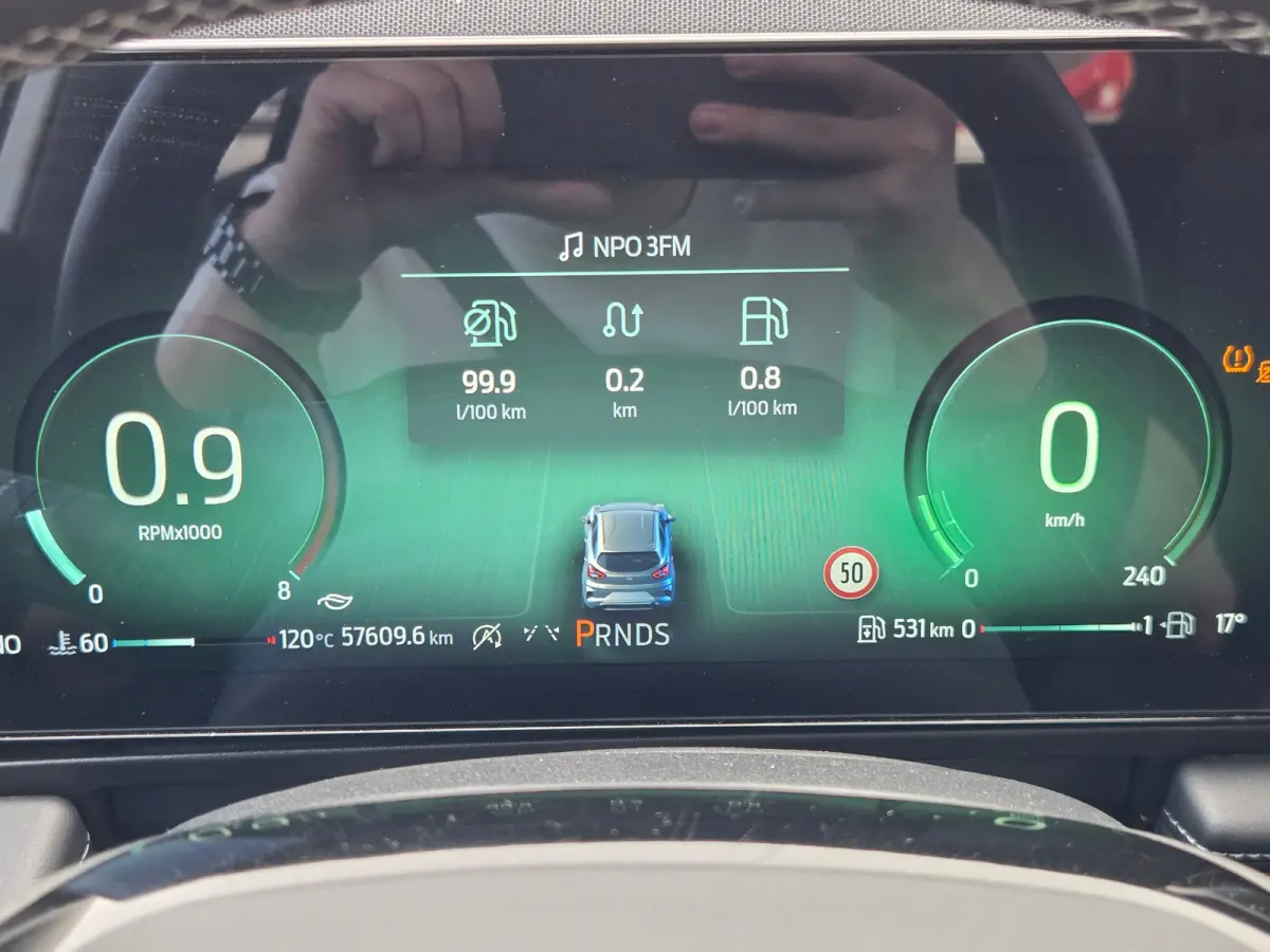 Titanium | Adaptive Cruise Control / Stoel- en stuurwielverwarming / Elektrisch schuif/kantel-dak / 360 Camera / Volledig onderhouden / | Adaptive Cruise | Apple Carplay/Android Auto|telefoo