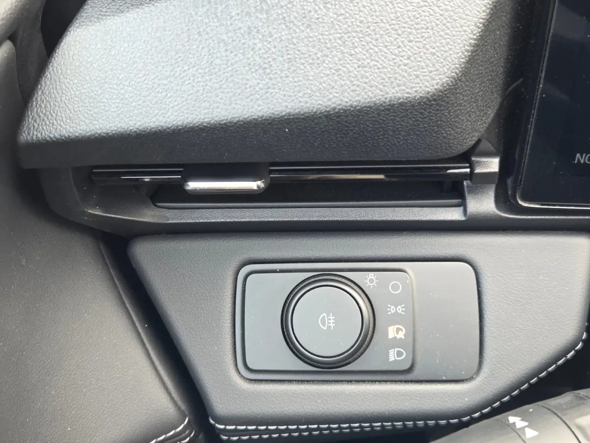 Titanium | Adaptive Cruise Control / Stoel- en stuurwielverwarming / Elektrisch schuif/kantel-dak / 360 Camera / Volledig onderhouden / | Adaptive Cruise | Apple Carplay/Android Auto|telefoo