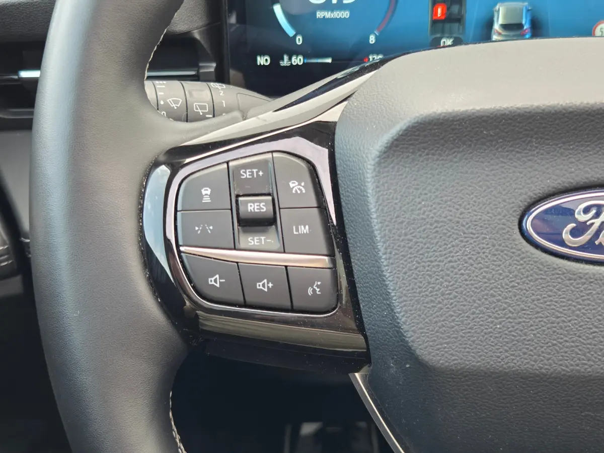 Titanium | Adaptive Cruise Control / Stoel- en stuurwielverwarming / Elektrisch schuif/kantel-dak / 360 Camera / Volledig onderhouden / | Adaptive Cruise | Apple Carplay/Android Auto|telefoo