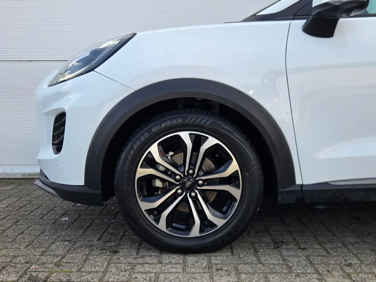 Titanium | Adaptive Cruise Control / Stoel- en stuurwielverwarming / Elektrisch schuif/kantel-dak / 360 Camera / Volledig onderhouden / | Adaptive Cruise | Apple Carplay/Android Auto|telefoo