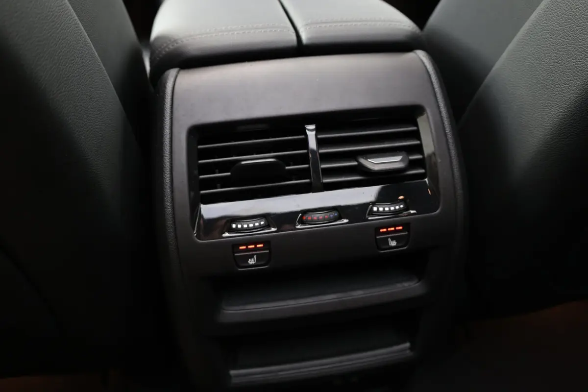 XDrive50e M-Sport MAXTON/LED/VIRTUAL/SFEER/LUCHT/LEER+/S.VERWARMING+MEMORY/22" LMV/360/ACC/ECC/12 MND GARANTIE!