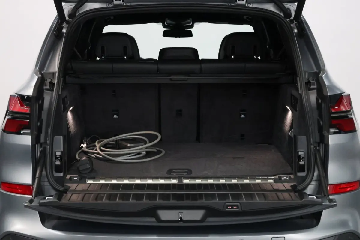 XDrive50e M-Sport MAXTON/LED/VIRTUAL/SFEER/LUCHT/LEER+/S.VERWARMING+MEMORY/22" LMV/360/ACC/ECC/12 MND GARANTIE!