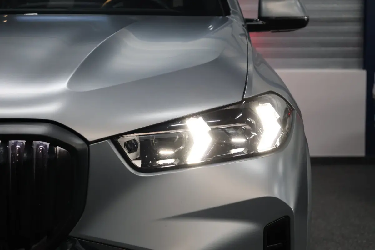 XDrive50e M-Sport MAXTON/LED/VIRTUAL/SFEER/LUCHT/LEER+/S.VERWARMING+MEMORY/22" LMV/360/ACC/ECC/12 MND GARANTIE!