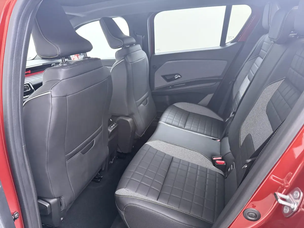 iconic “plein sud™” 150 pk comfort range | pack advanced driving assist | Harman Kardon® premium audio |