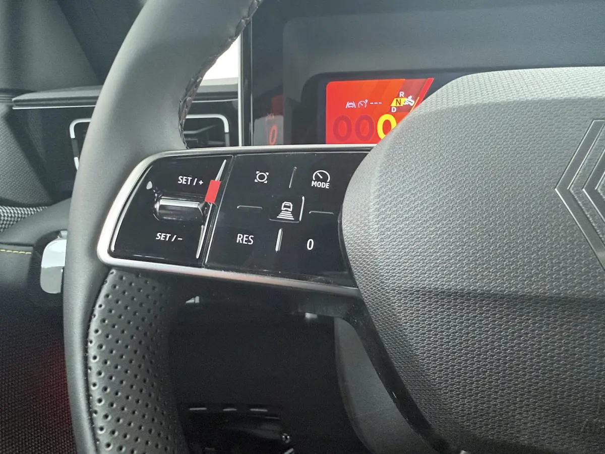 iconic “plein sud™” 150 pk comfort range | pack advanced driving assist | Harman Kardon® premium audio |