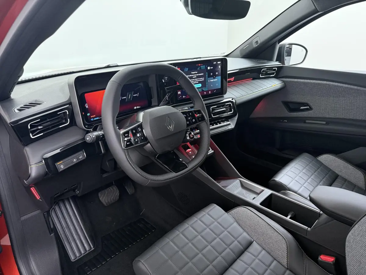 iconic “plein sud™” 150 pk comfort range | pack advanced driving assist | Harman Kardon® premium audio |