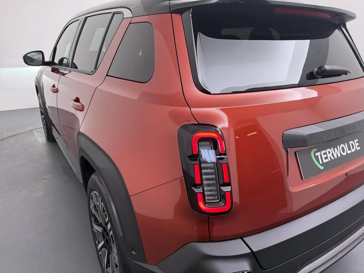 iconic “plein sud™” 150 pk comfort range | pack advanced driving assist | Harman Kardon® premium audio |