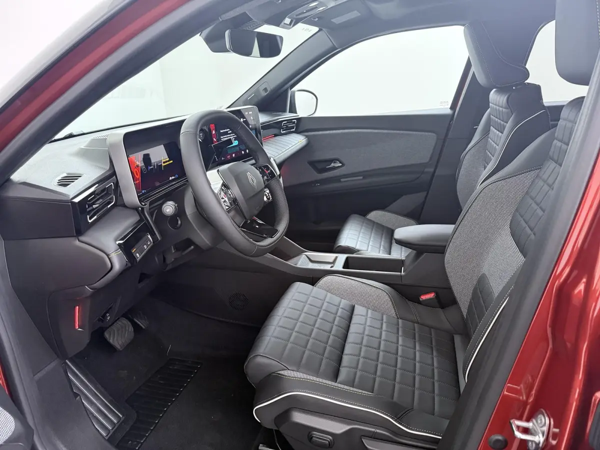 iconic “plein sud™” 150 pk comfort range | pack advanced driving assist | Harman Kardon® premium audio |