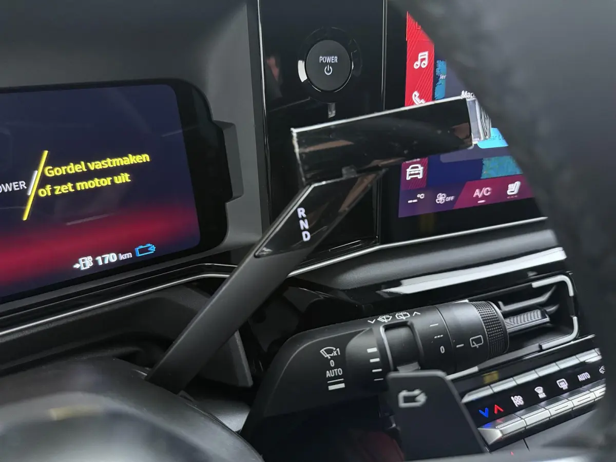 iconic “plein sud™” 150 pk comfort range | pack advanced driving assist | Harman Kardon® premium audio |