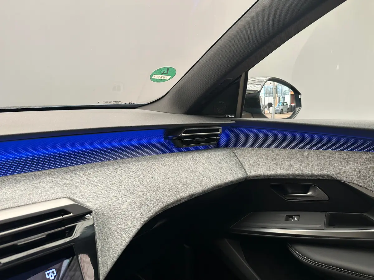 1.2 Hybrid 136 GT Panorama Dak | 360 Camera | Elek. Lederen Stoelen met Massage | FOCAL | Stoelverwarming/Ventilatie | Afneembare Trekhaak | Achterstoelen verwarmd | Achteruitrijcamera | Afw