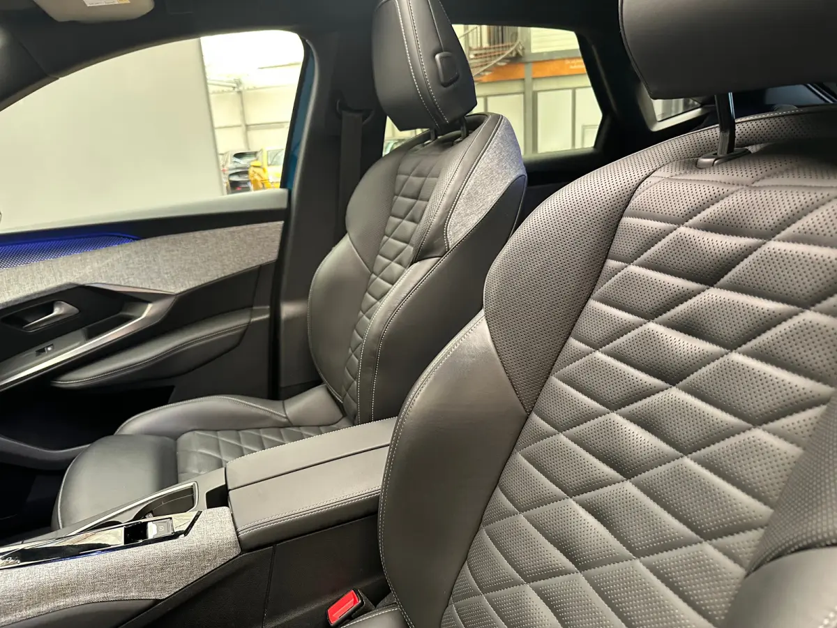 1.2 Hybrid 136 GT Panorama Dak | 360 Camera | Elek. Lederen Stoelen met Massage | FOCAL | Stoelverwarming/Ventilatie | Afneembare Trekhaak | Achterstoelen verwarmd | Achteruitrijcamera | Afw