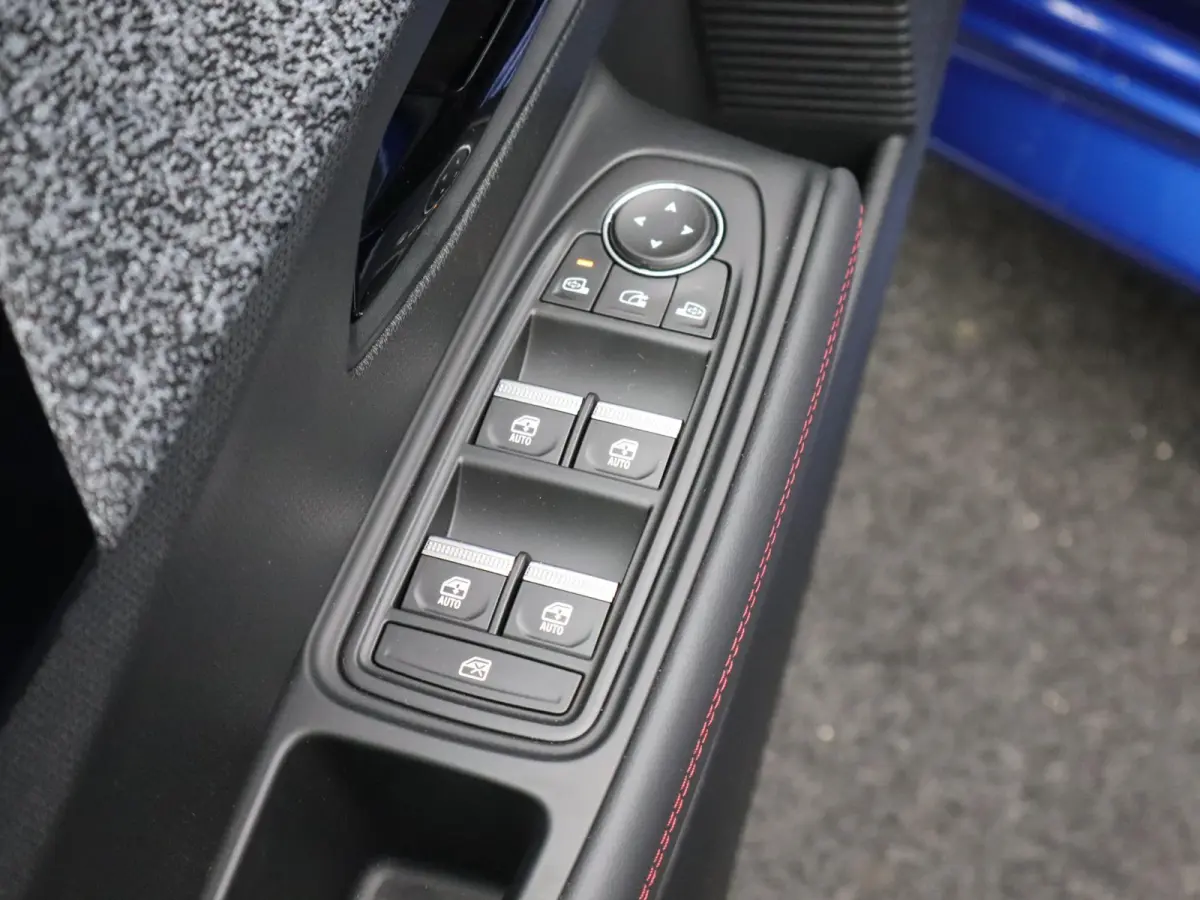 techno full hybrid E-Tech 160 pk | pack winter, safety & parking | lichtmetalen wielen 18""rythmic" | verlenging connected services openR link met twee jaar |