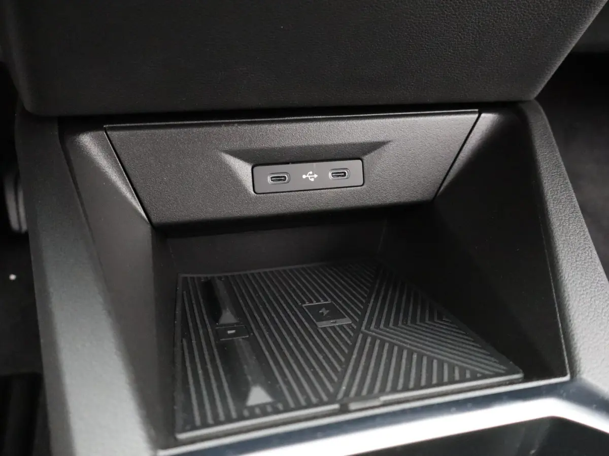 techno full hybrid E-Tech 160 pk | pack winter, safety & parking | lichtmetalen wielen 18""rythmic" | verlenging connected services openR link met twee jaar |