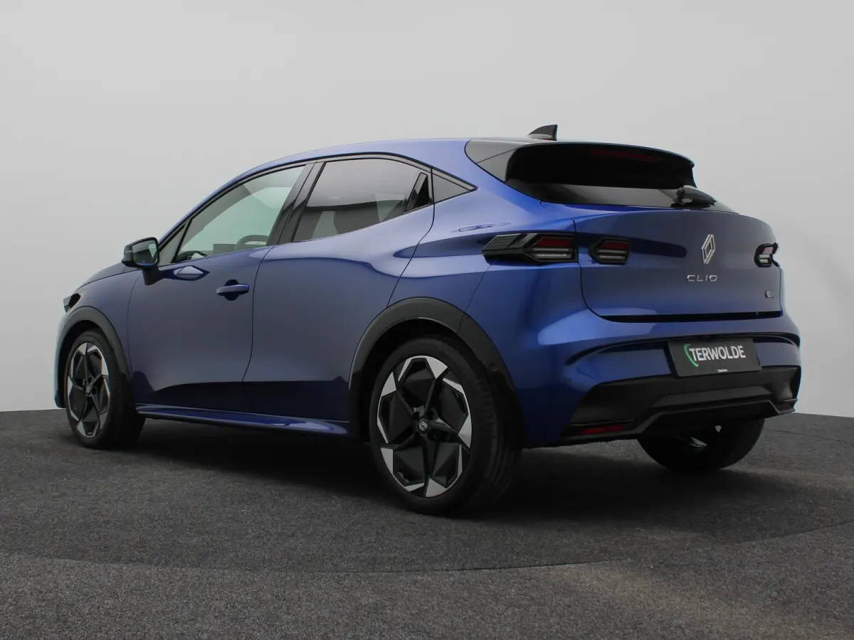 techno full hybrid E-Tech 160 pk | pack winter, safety & parking | lichtmetalen wielen 18""rythmic" | verlenging connected services openR link met twee jaar |