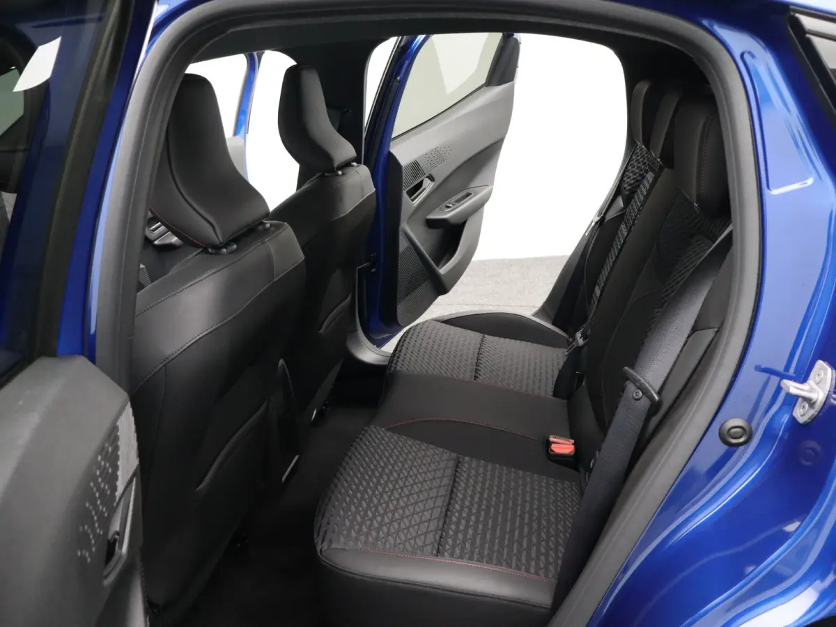 techno full hybrid E-Tech 160 pk | pack winter, safety & parking | lichtmetalen wielen 18""rythmic" | verlenging connected services openR link met twee jaar |