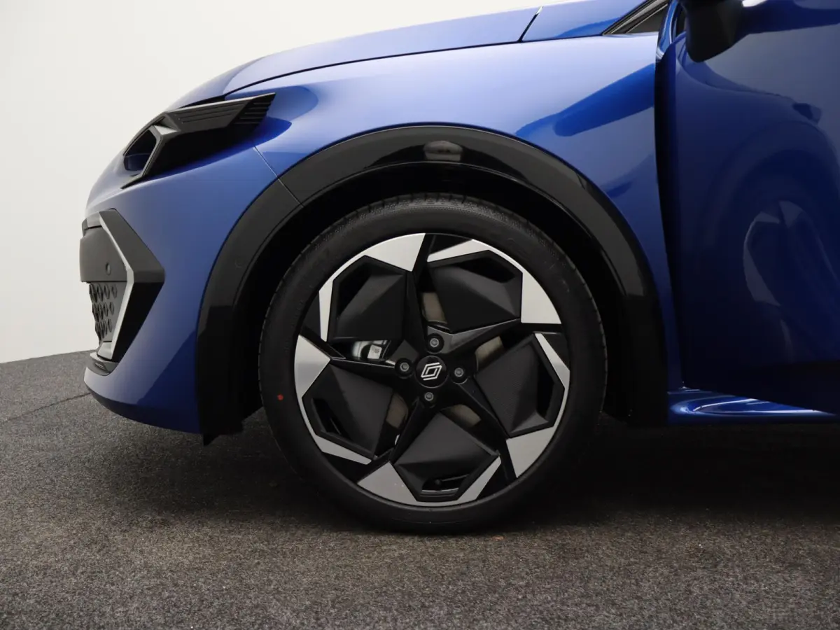 techno full hybrid E-Tech 160 pk | pack winter, safety & parking | lichtmetalen wielen 18""rythmic" | verlenging connected services openR link met twee jaar |