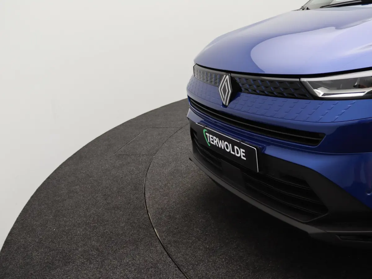 techno full hybrid E-Tech 160 | pack advanced driving assist | pack light & sound |
