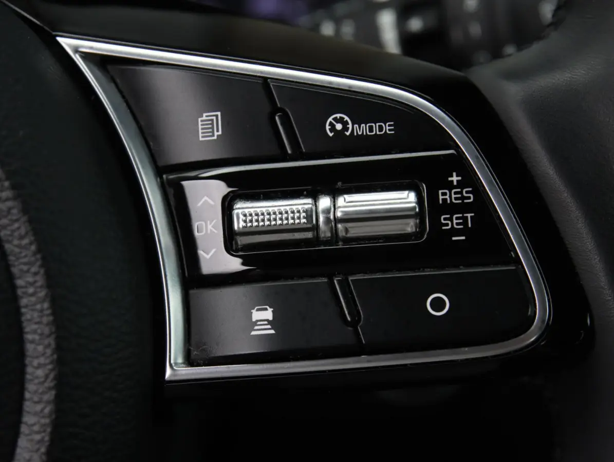 1.6 GDi 140PK PHEV DynamicPlusLine | Adaptive cruise control