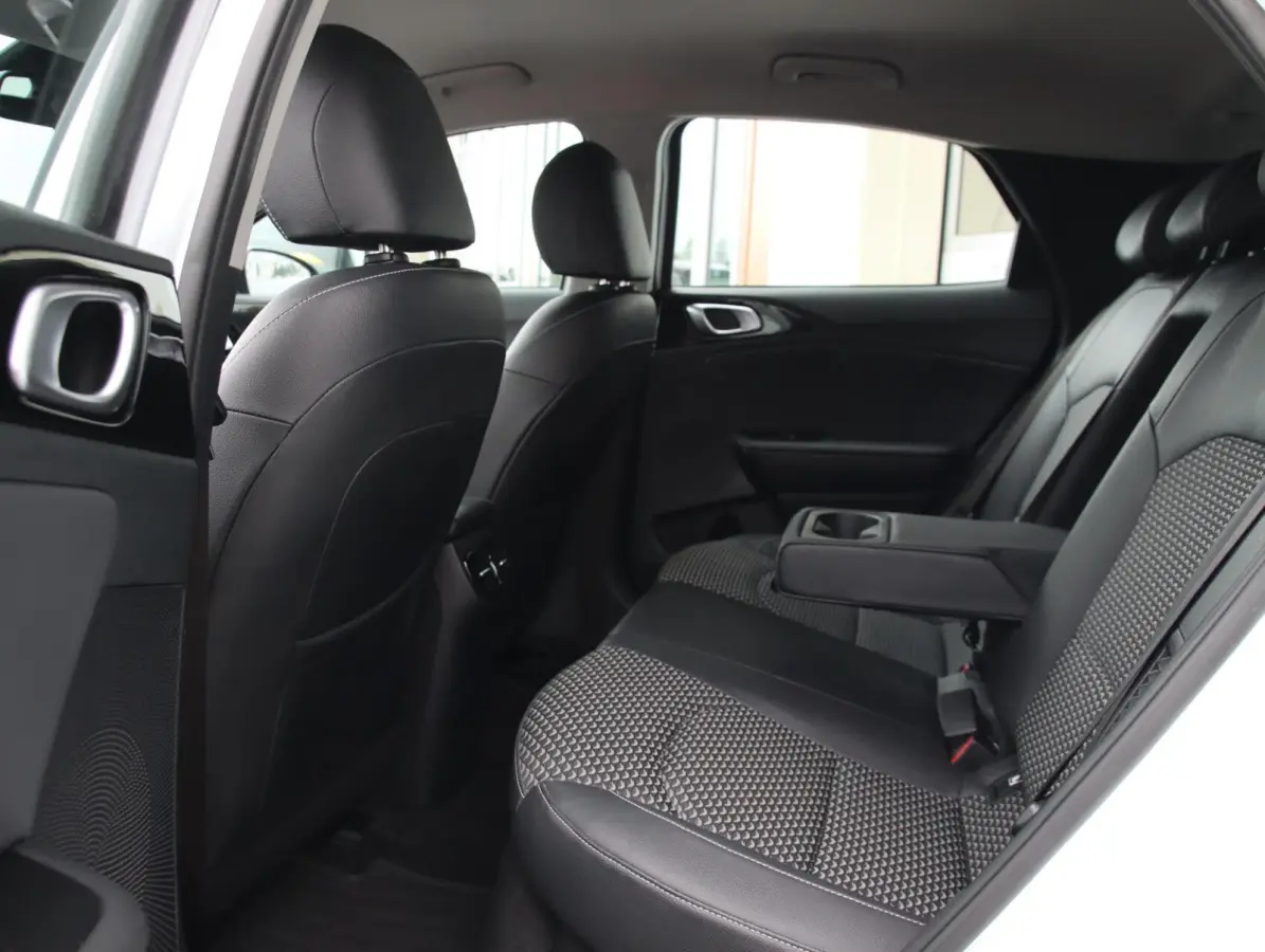 1.6 GDi 140PK PHEV DynamicPlusLine | Adaptive cruise control