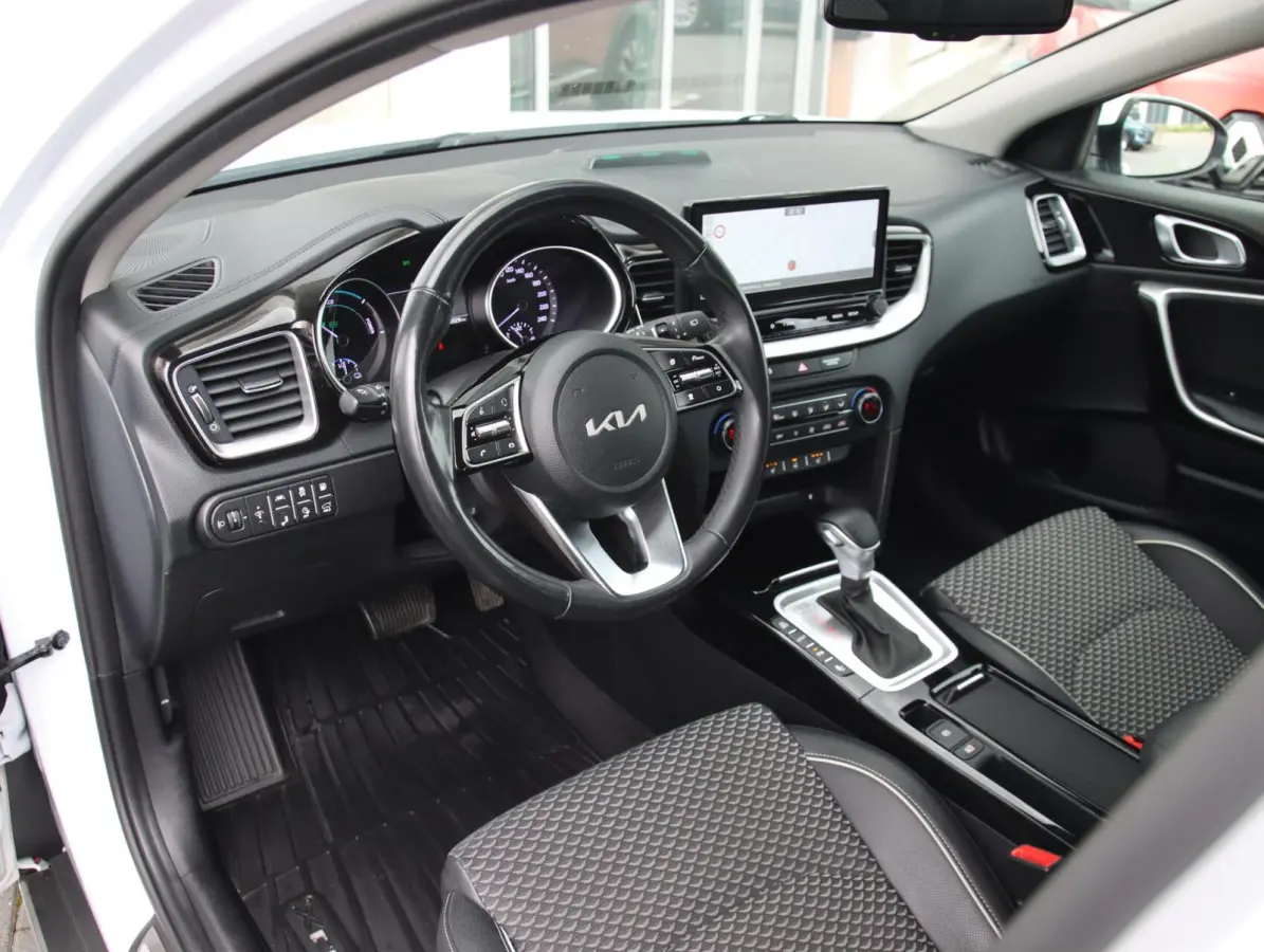 1.6 GDi 140PK PHEV DynamicPlusLine | Adaptive cruise control