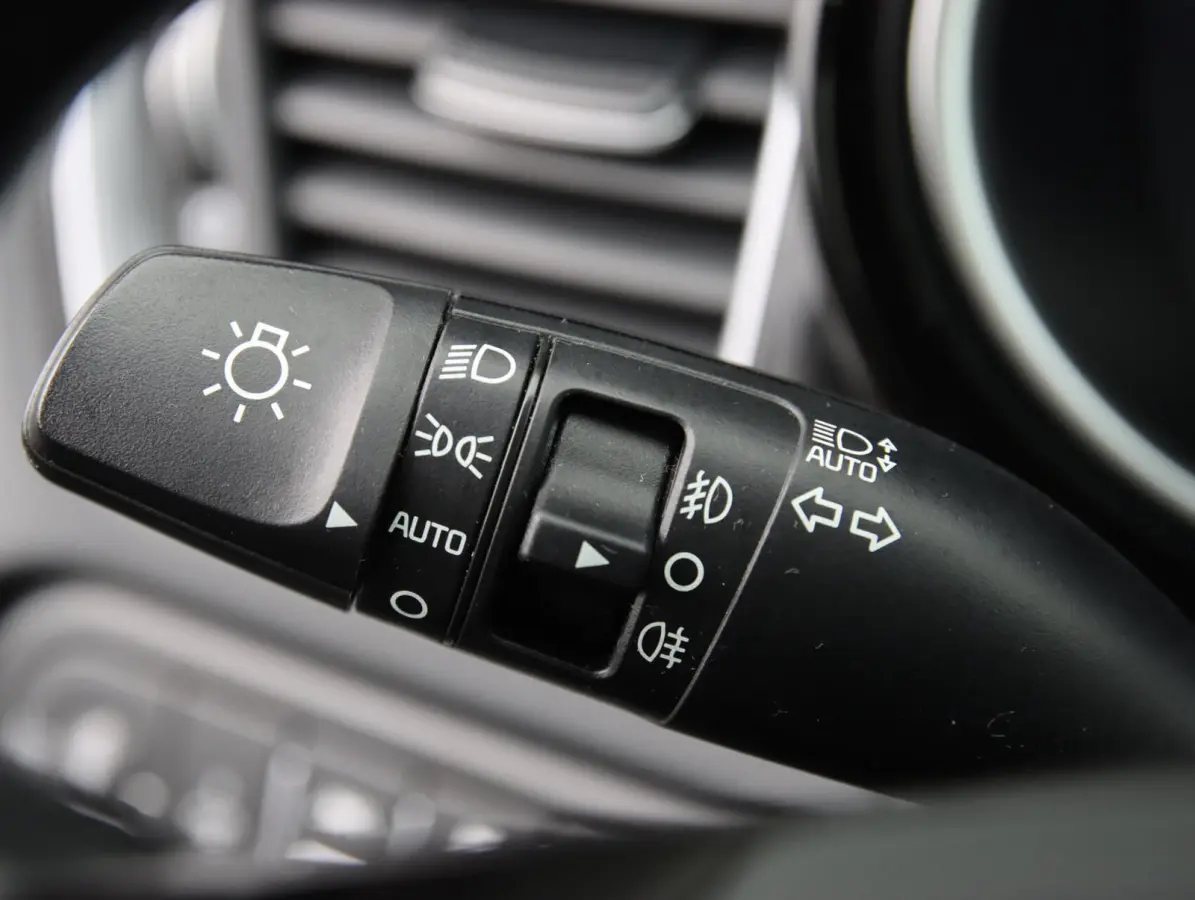 1.6 GDi 140PK PHEV DynamicPlusLine | Adaptive cruise control