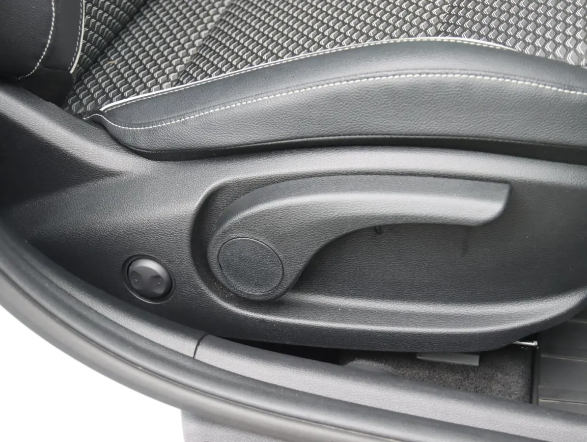 1.6 GDi 140PK PHEV DynamicPlusLine | Adaptive cruise control
