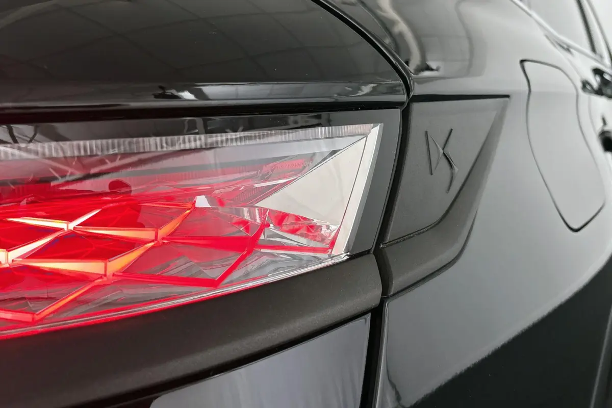 E-Tense Performance Line 225 SOH 97% Stoelverwarming Achteruitrijcamera Navigatie