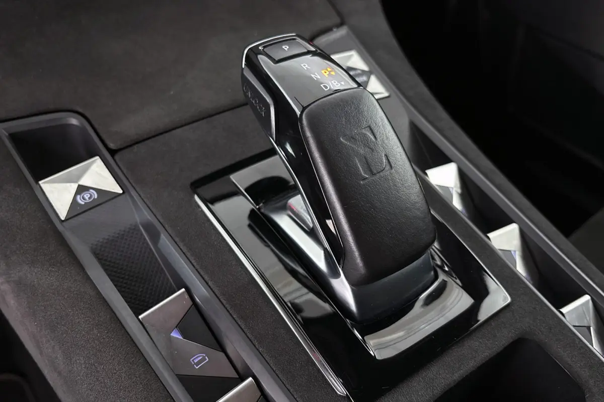 E-Tense Performance Line 225 SOH 97% Stoelverwarming Achteruitrijcamera Navigatie