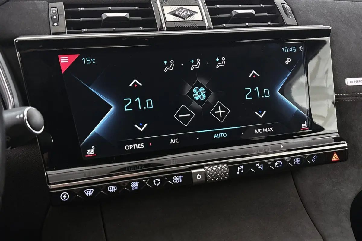 E-Tense Performance Line 225 SOH 97% Stoelverwarming Achteruitrijcamera Navigatie