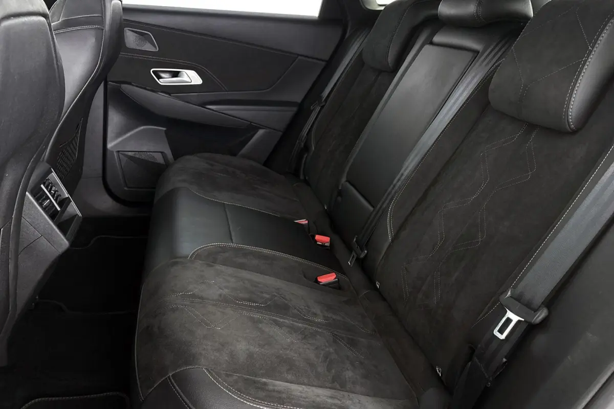 E-Tense Performance Line 225 SOH 97% Stoelverwarming Achteruitrijcamera Navigatie