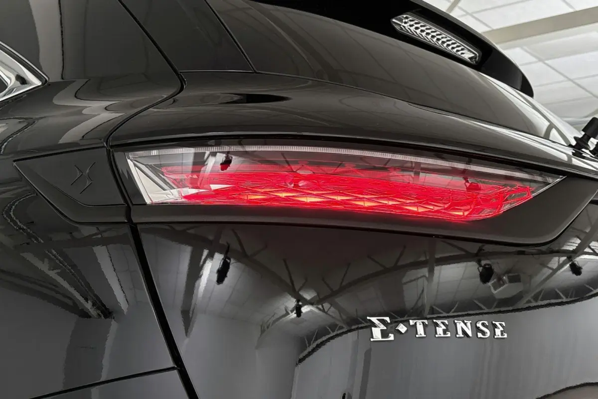 E-Tense Performance Line 225 SOH 97% Stoelverwarming Achteruitrijcamera Navigatie