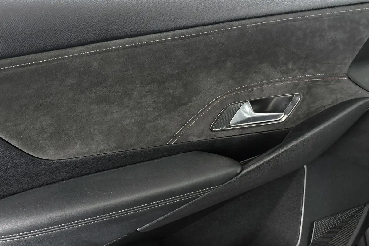 E-Tense Performance Line 225 SOH 97% Stoelverwarming Achteruitrijcamera Navigatie