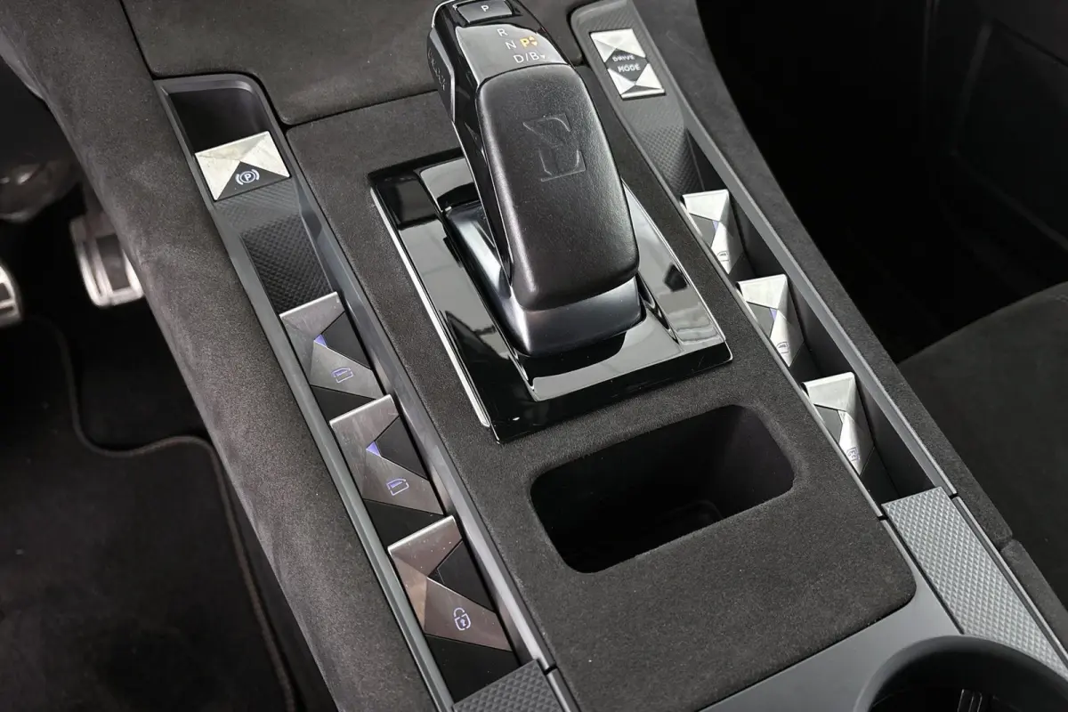 E-Tense Performance Line 225 SOH 97% Stoelverwarming Achteruitrijcamera Navigatie