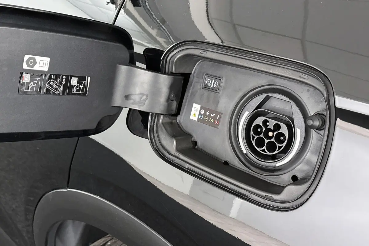 E-Tense Performance Line 225 SOH 97% Stoelverwarming Achteruitrijcamera Navigatie