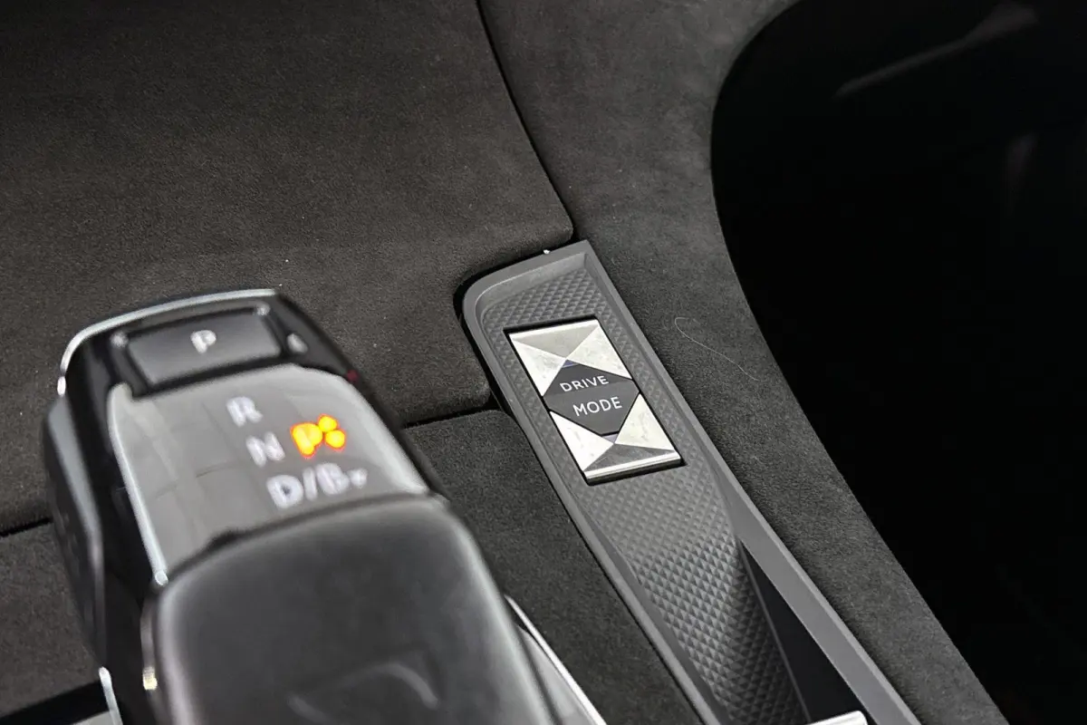 E-Tense Performance Line 225 SOH 97% Stoelverwarming Achteruitrijcamera Navigatie