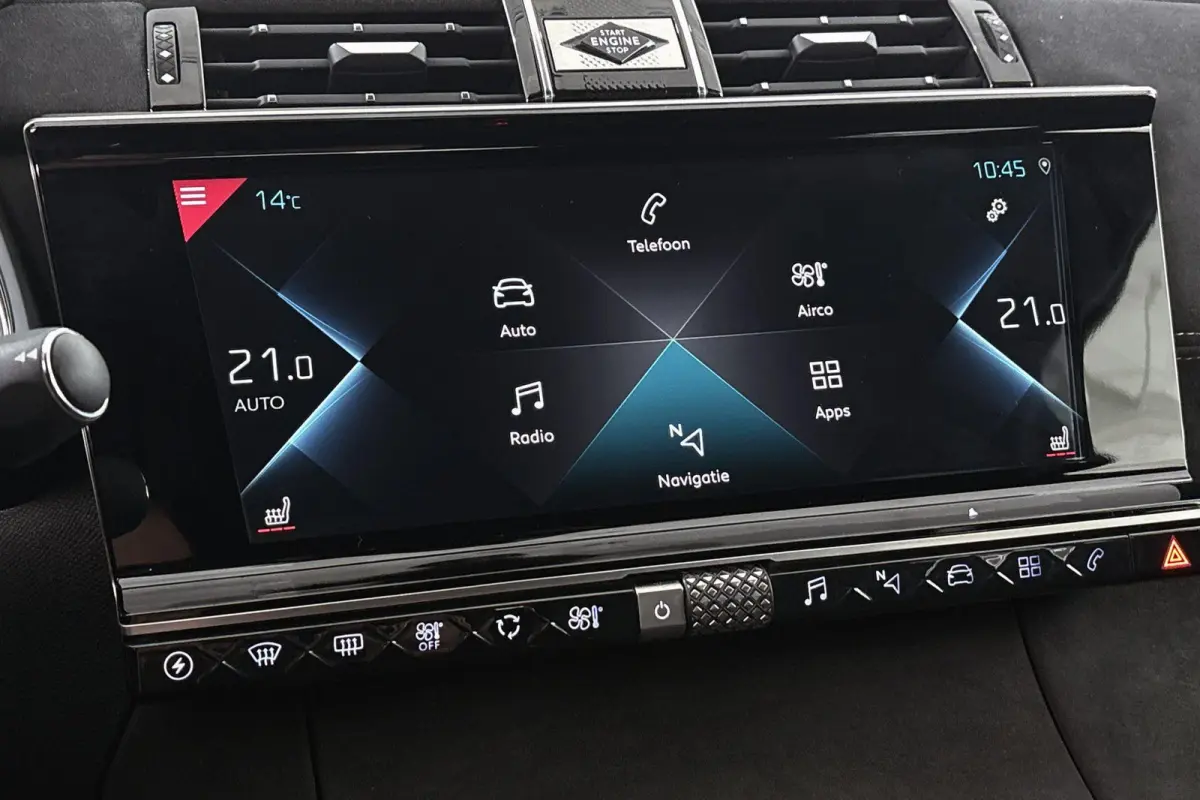E-Tense Performance Line 225 SOH 97% Stoelverwarming Achteruitrijcamera Navigatie