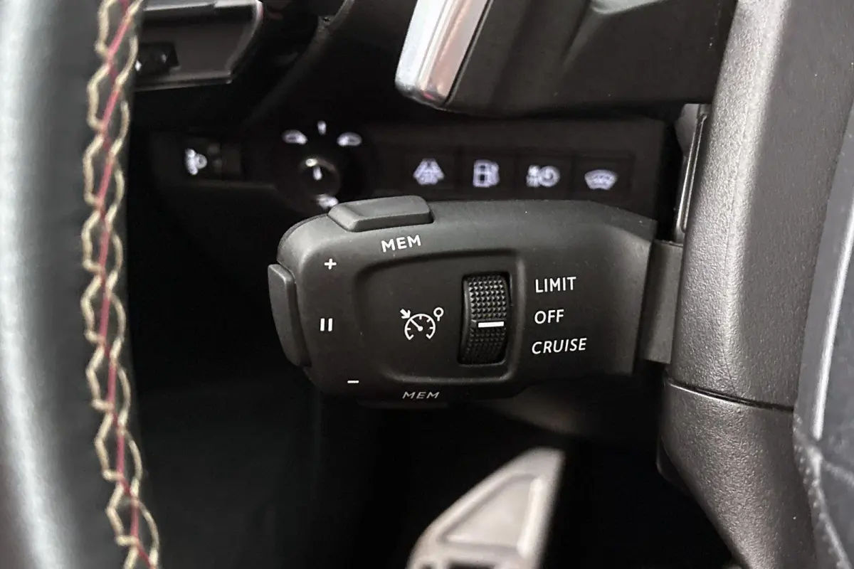 E-Tense Performance Line 225 SOH 97% Stoelverwarming Achteruitrijcamera Navigatie