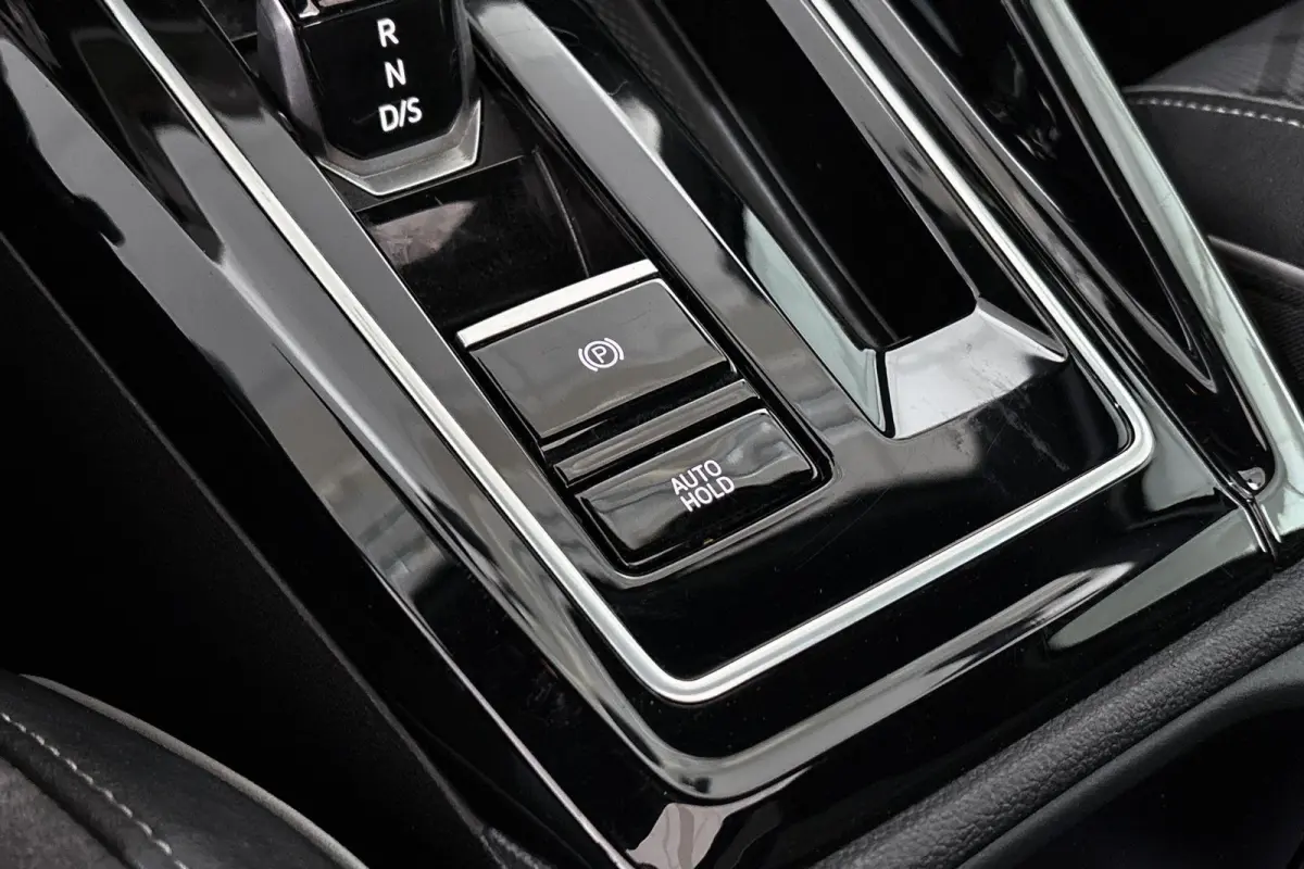 1.5 eTSI R-Line Panoramadak Stoel-Stuurverwarming Clima Carplay 18"