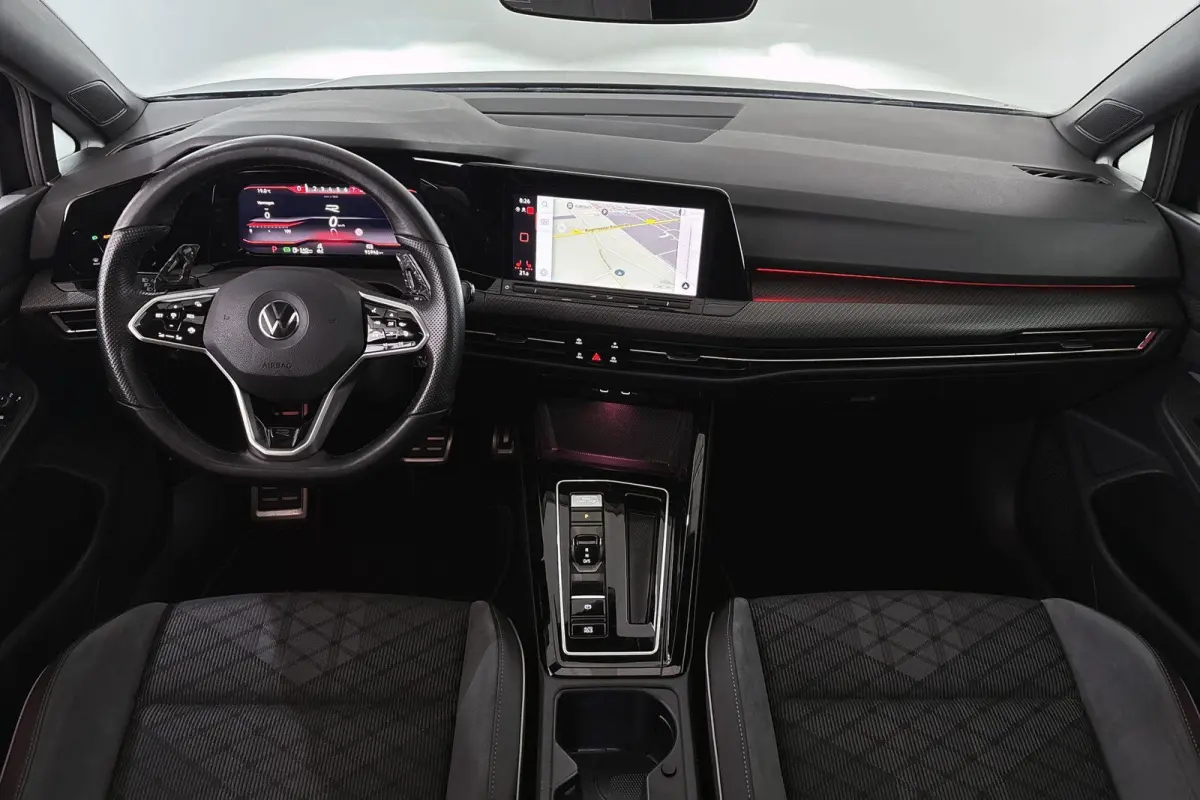 1.5 eTSI R-Line Panoramadak Stoel-Stuurverwarming Clima Carplay 18"