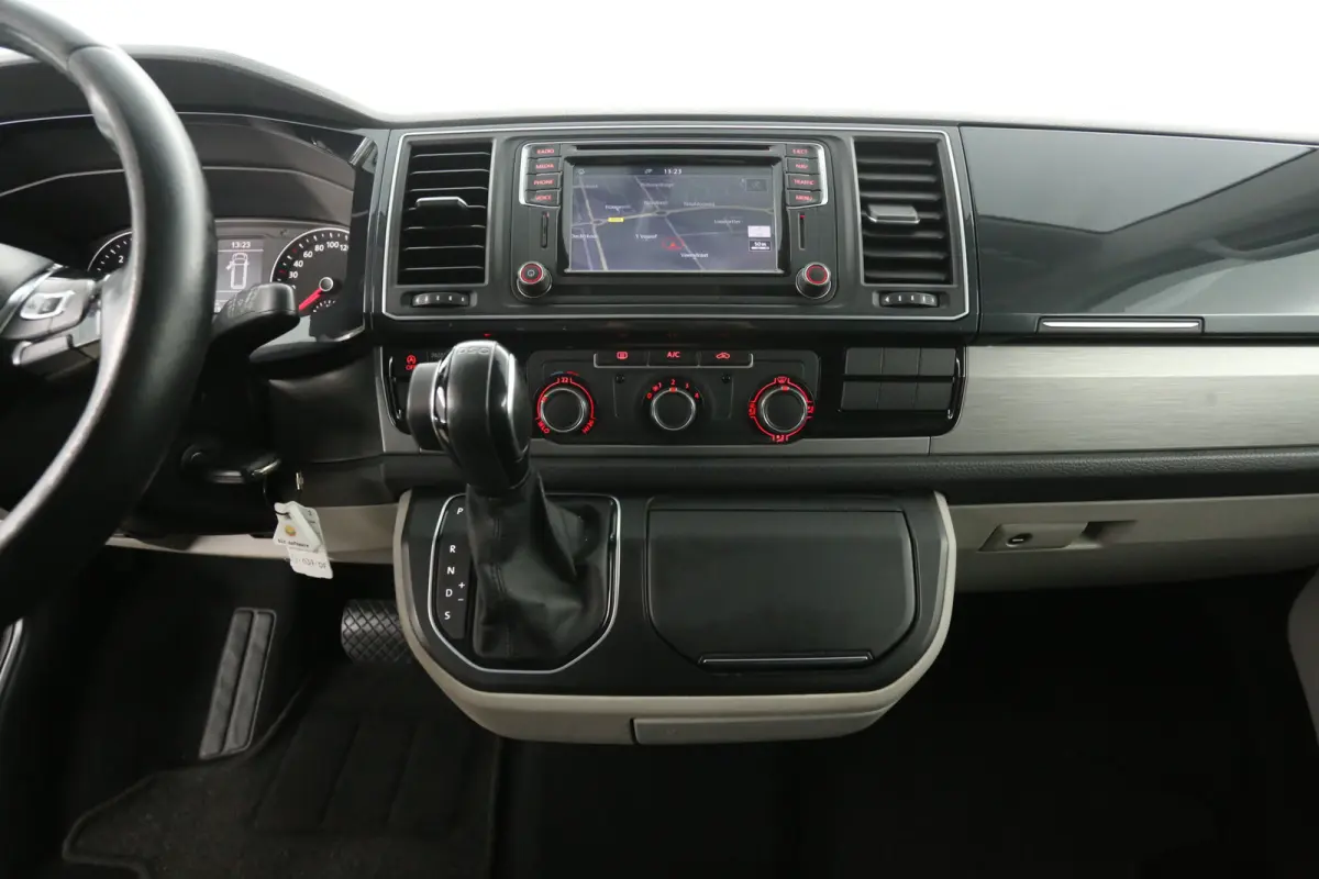 2.0 TDI L2H1 150PK Highline | Dubbele Cabine | Automaat | Airco | Camera | Cruise | Carplay | Trekhaak | Parkeersens.