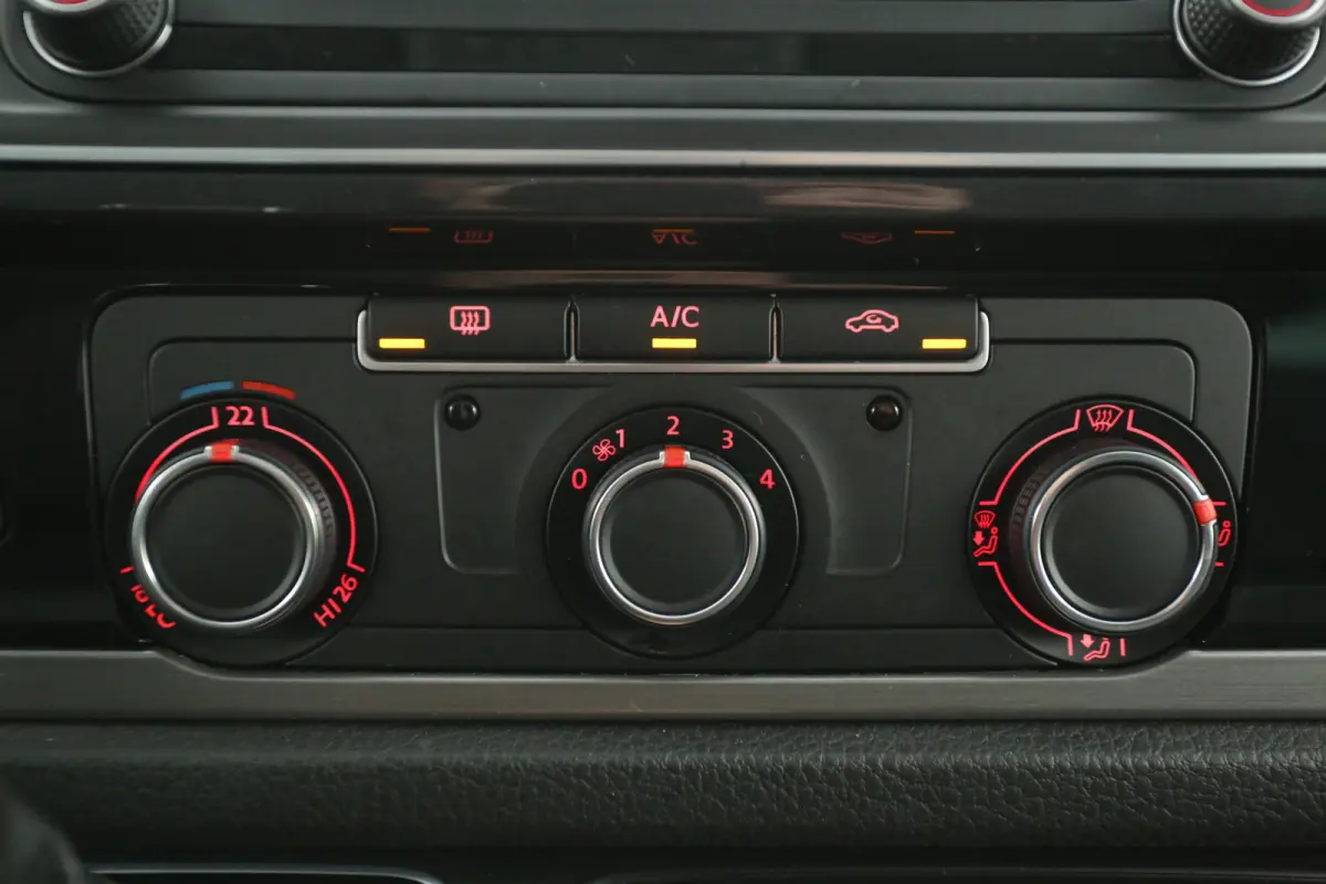2.0 TDI L2H1 150PK Highline | Dubbele Cabine | Automaat | Airco | Camera | Cruise | Carplay | Trekhaak | Parkeersens.