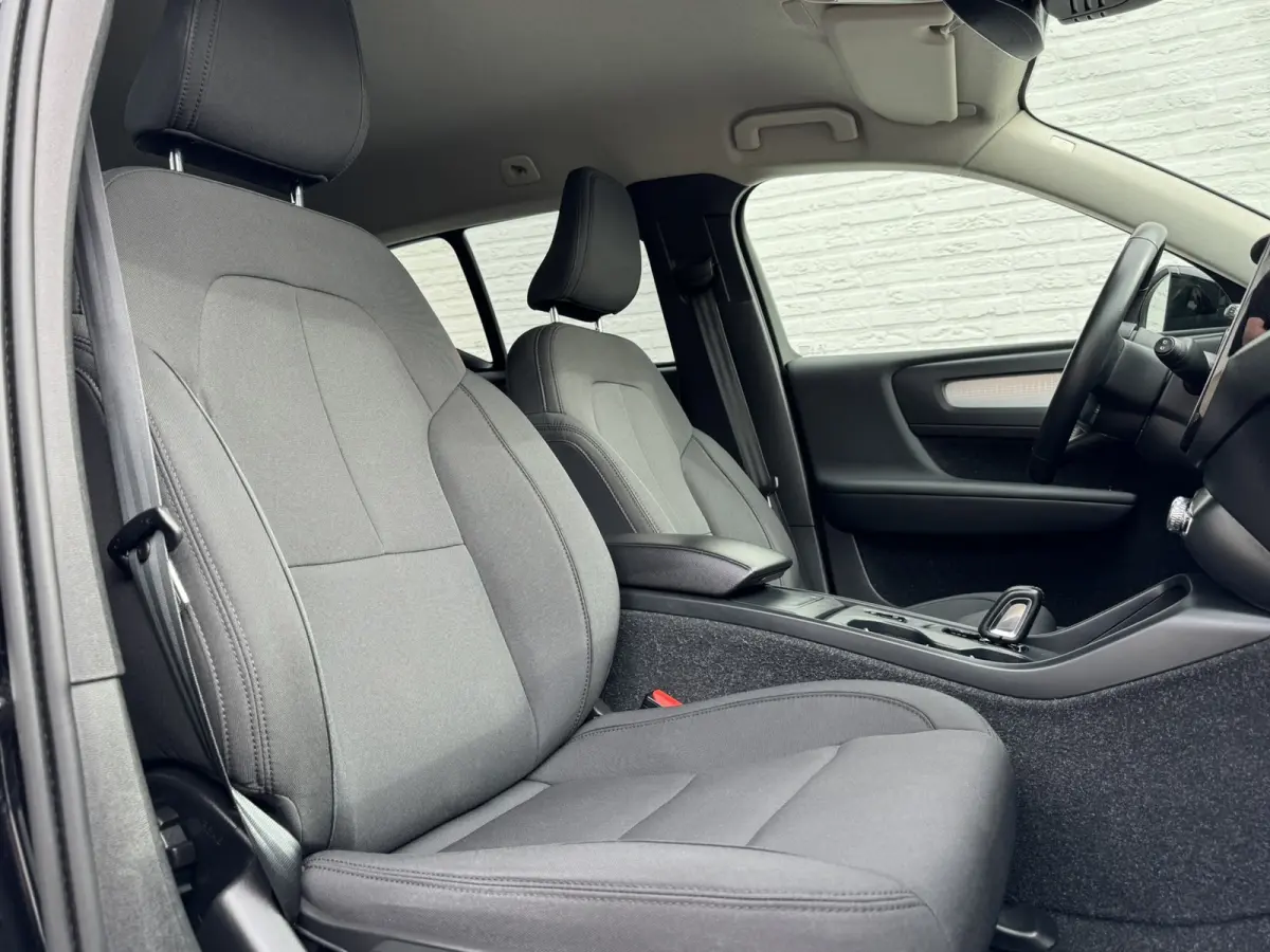 1.5 T2 Momentum Core Achteruitrijcamera Carplay Adaptive Cruise Climate Control Stoel en Stuurverwarming