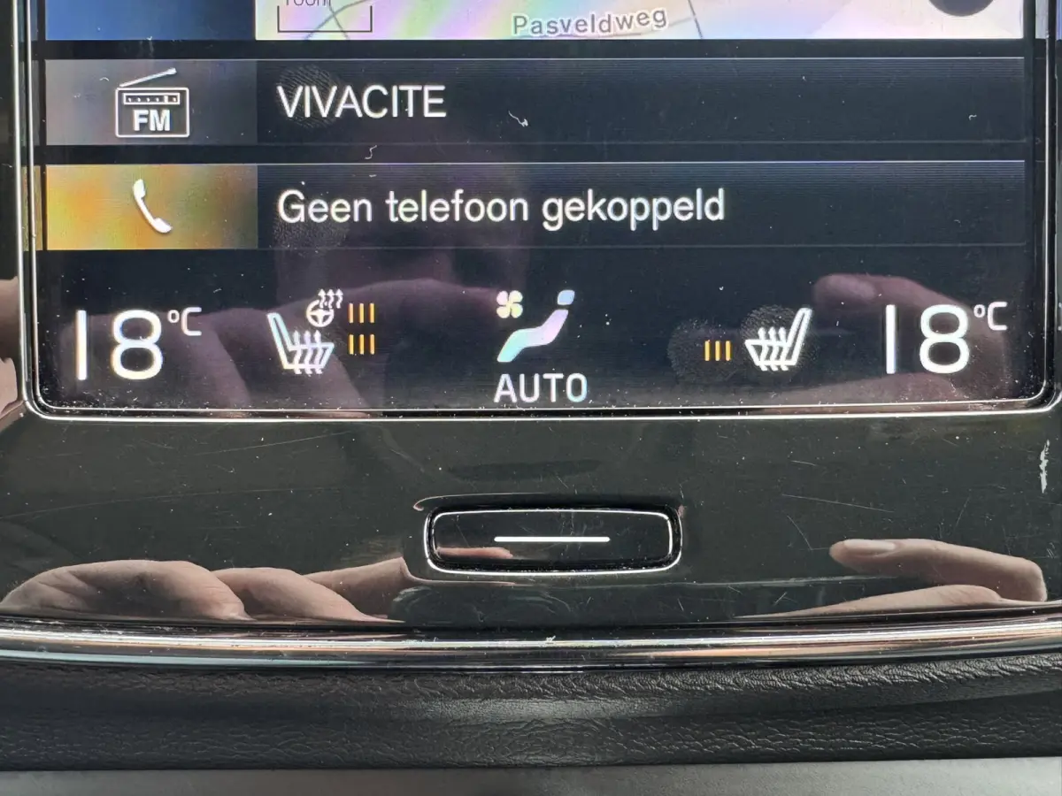 1.5 T2 Momentum Core Achteruitrijcamera Carplay Adaptive Cruise Climate Control Stoel en Stuurverwarming