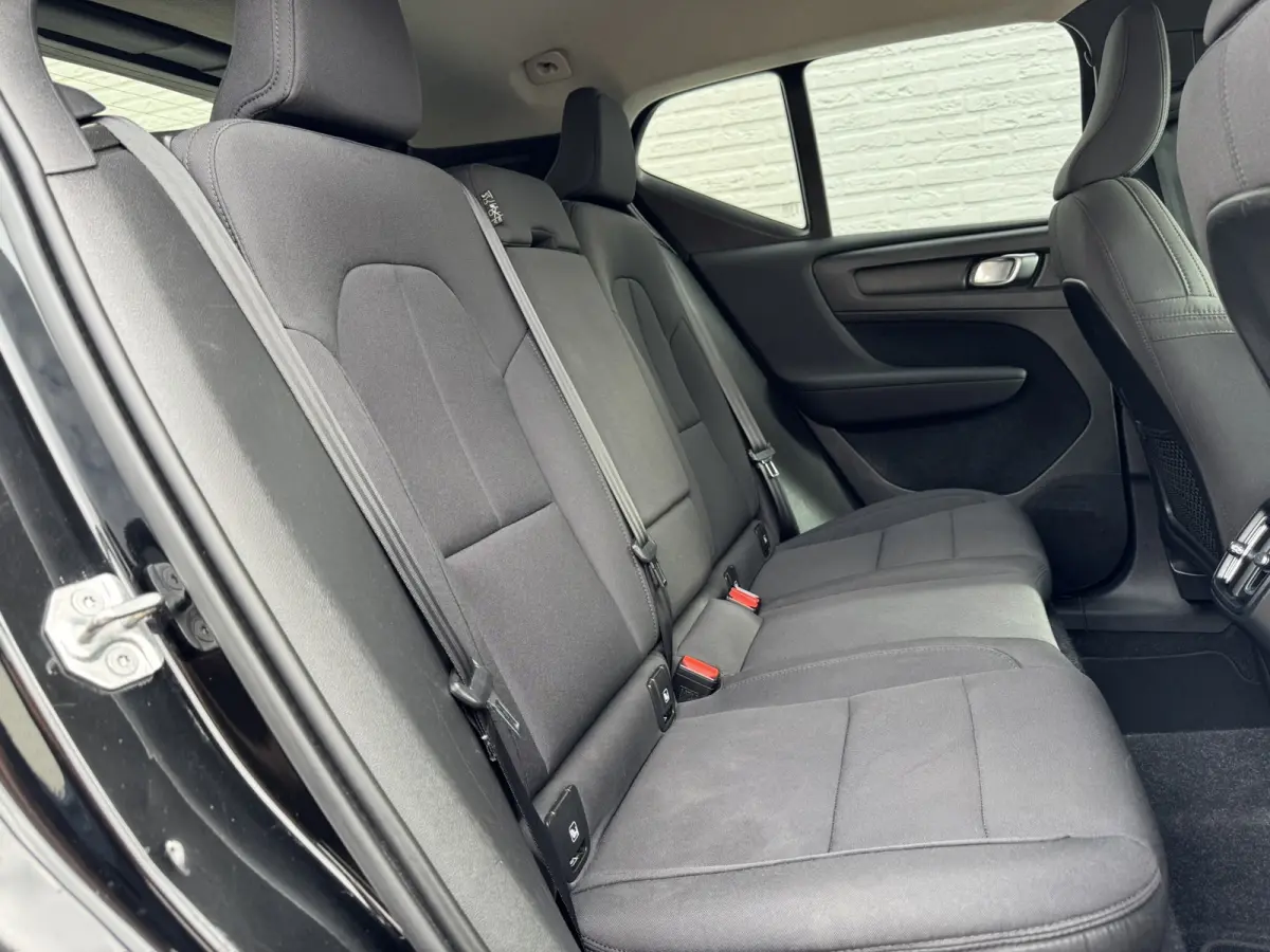 1.5 T2 Momentum Core Achteruitrijcamera Carplay Adaptive Cruise Climate Control Stoel en Stuurverwarming