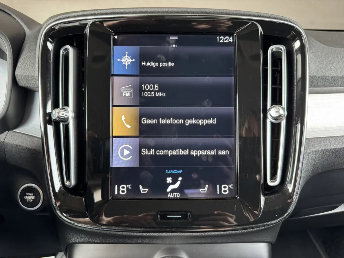 1.5 T2 Momentum Core Achteruitrijcamera Carplay Adaptive Cruise Climate Control Stoel en Stuurverwarming