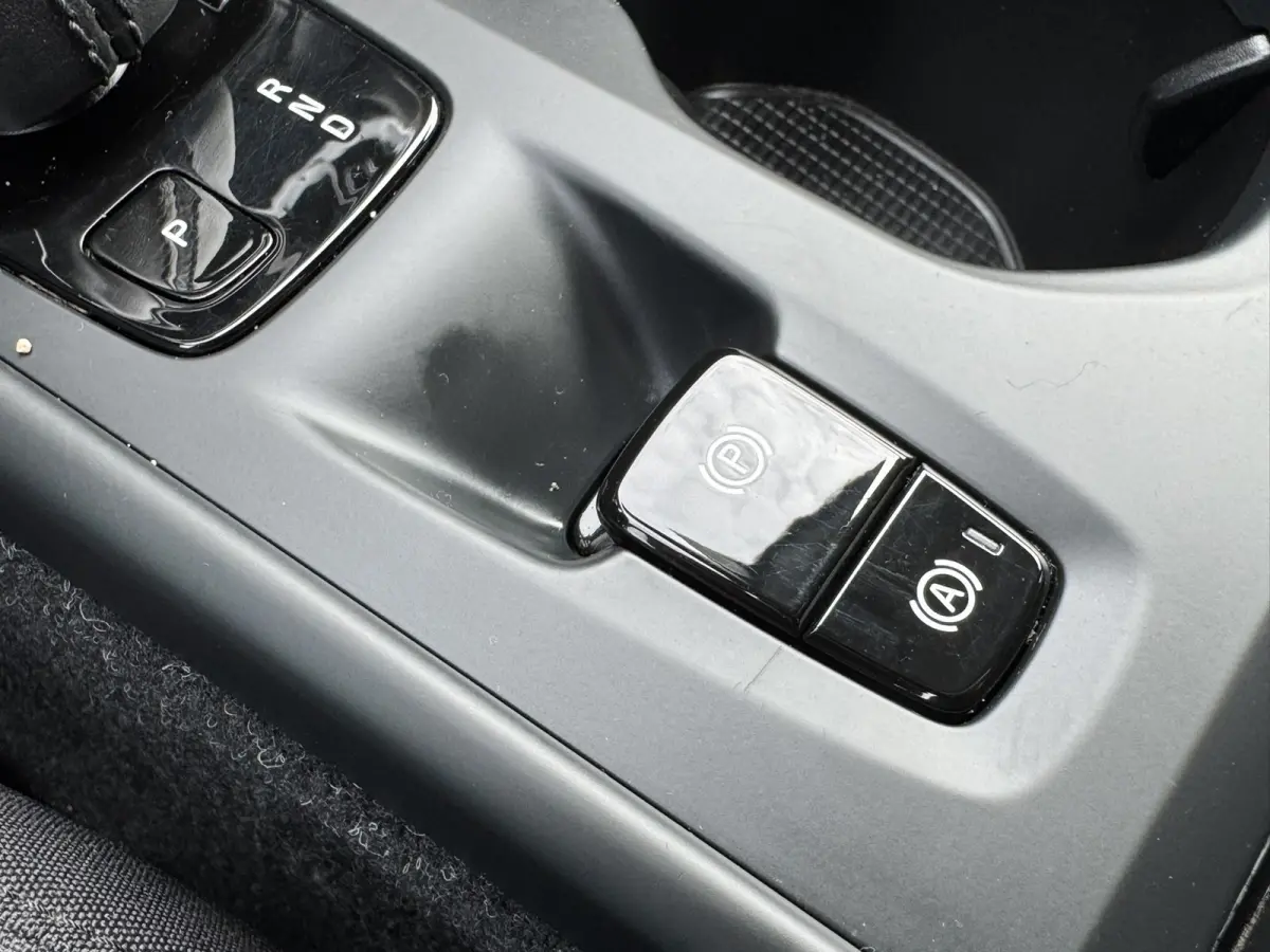 1.5 T2 Momentum Core Achteruitrijcamera Carplay Adaptive Cruise Climate Control Stoel en Stuurverwarming